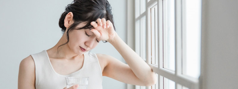 めまに悩む女性